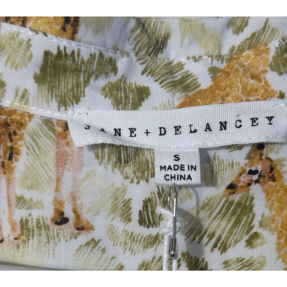 Jane & Delancey Womens Small Giraffe Blouse Button Front Short Sleeve Safari NWT - Picture 5 of 10